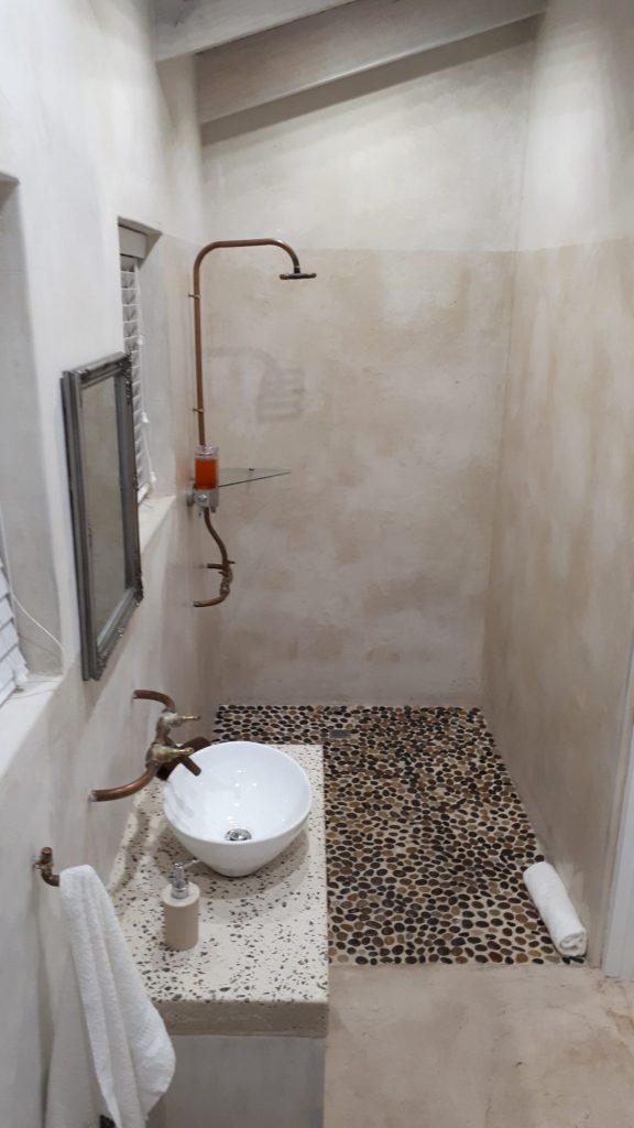 Red Bishop en-suite bathroom